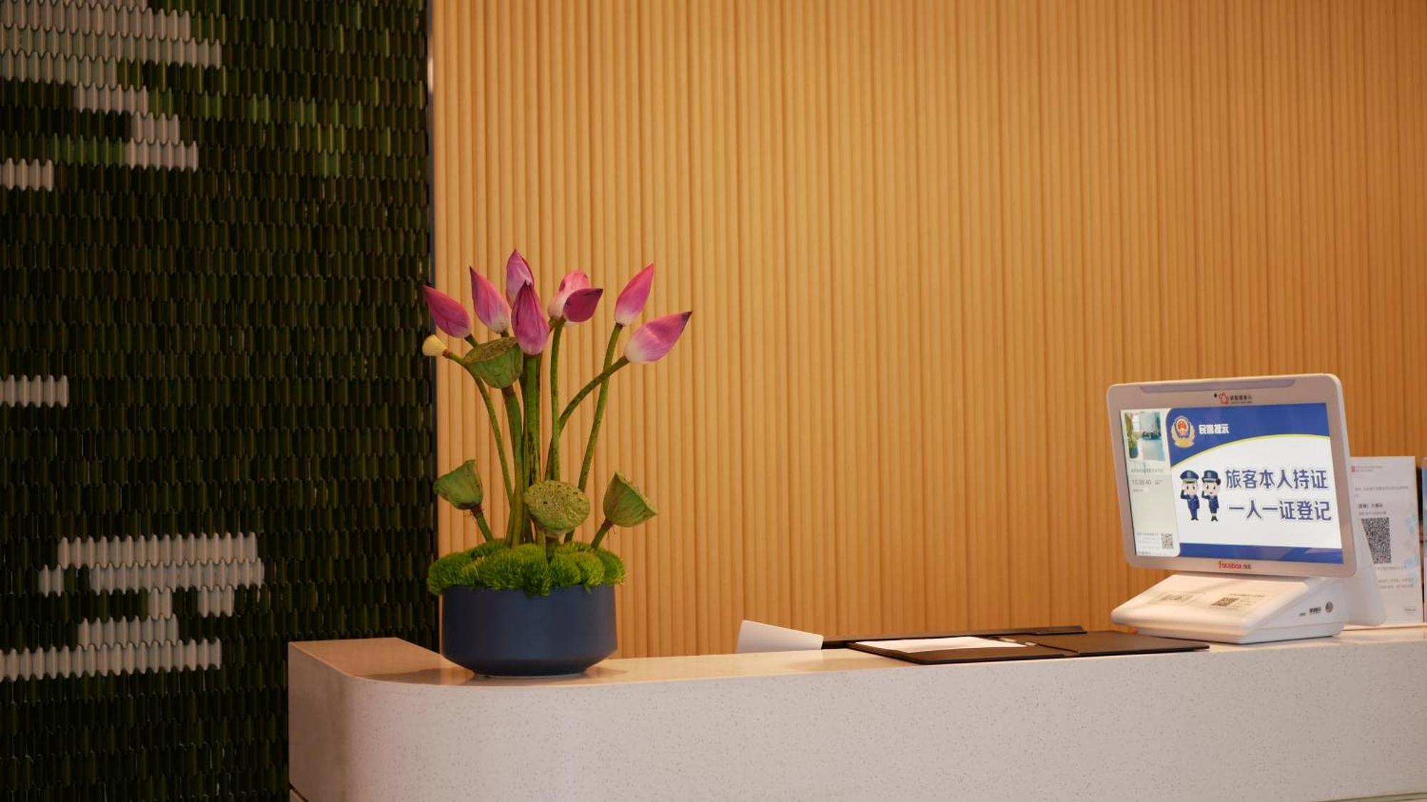Hilton Garden Inn Shenzhen Airport,Enjoy 24-Hour One Way Free Delivery From Hotel To Shenzhen Baoan Airport On The Hour Exterior photo