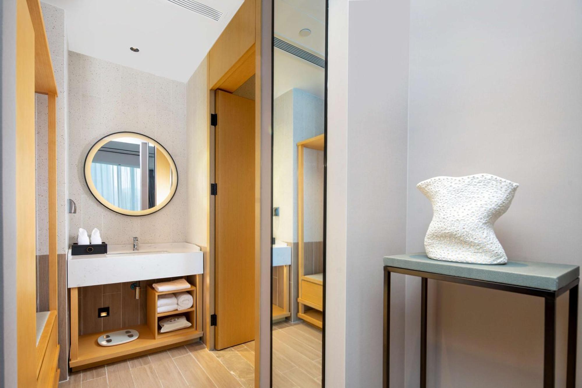 Hilton Garden Inn Shenzhen Airport,Enjoy 24-Hour One Way Free Delivery From Hotel To Shenzhen Baoan Airport On The Hour Exterior photo