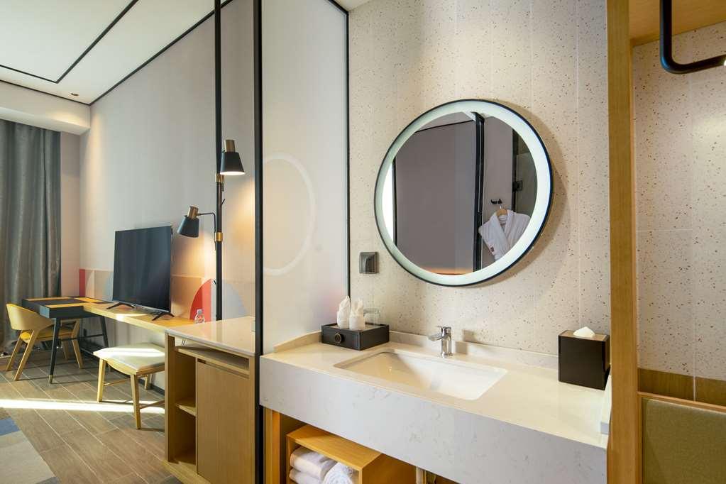 Hilton Garden Inn Shenzhen Airport,Enjoy 24-Hour One Way Free Delivery From Hotel To Shenzhen Baoan Airport On The Hour Room photo