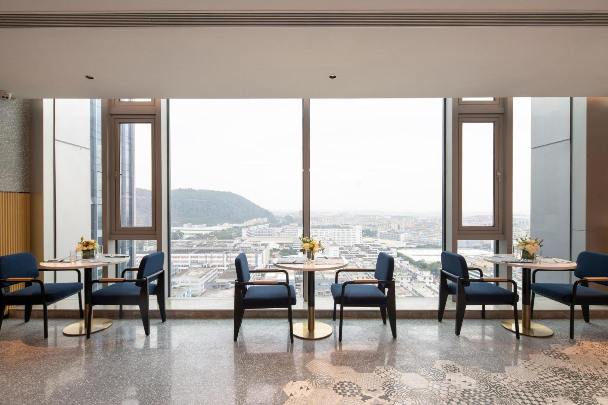 Hilton Garden Inn Shenzhen Airport,Enjoy 24-Hour One Way Free Delivery From Hotel To Shenzhen Baoan Airport On The Hour Exterior photo